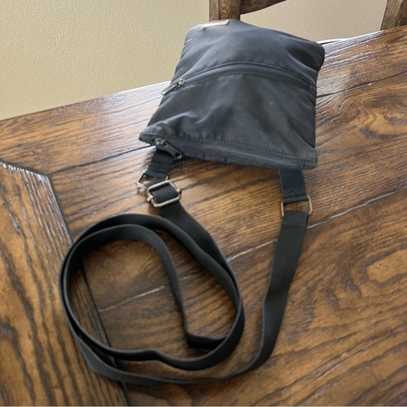 Eddie Bauer Women’s Bag Purse Crossbody Black Travel Beach Small, - Picture 4 of 16